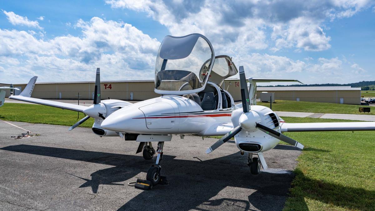 2007 Diamond DA42 NG Photo 2