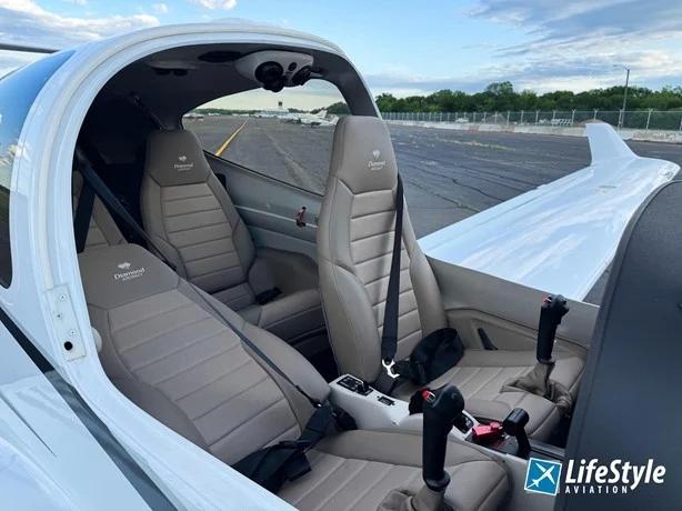 2023 DIAMOND DA40 NG Photo 4