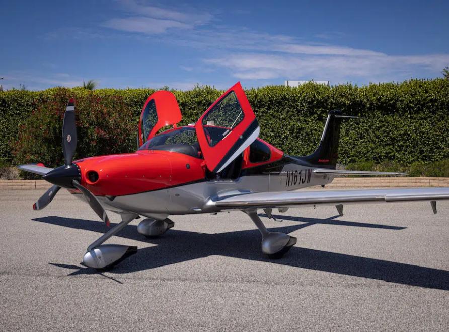 2014 Cirrus SR22T G5 GTS Photo 2
