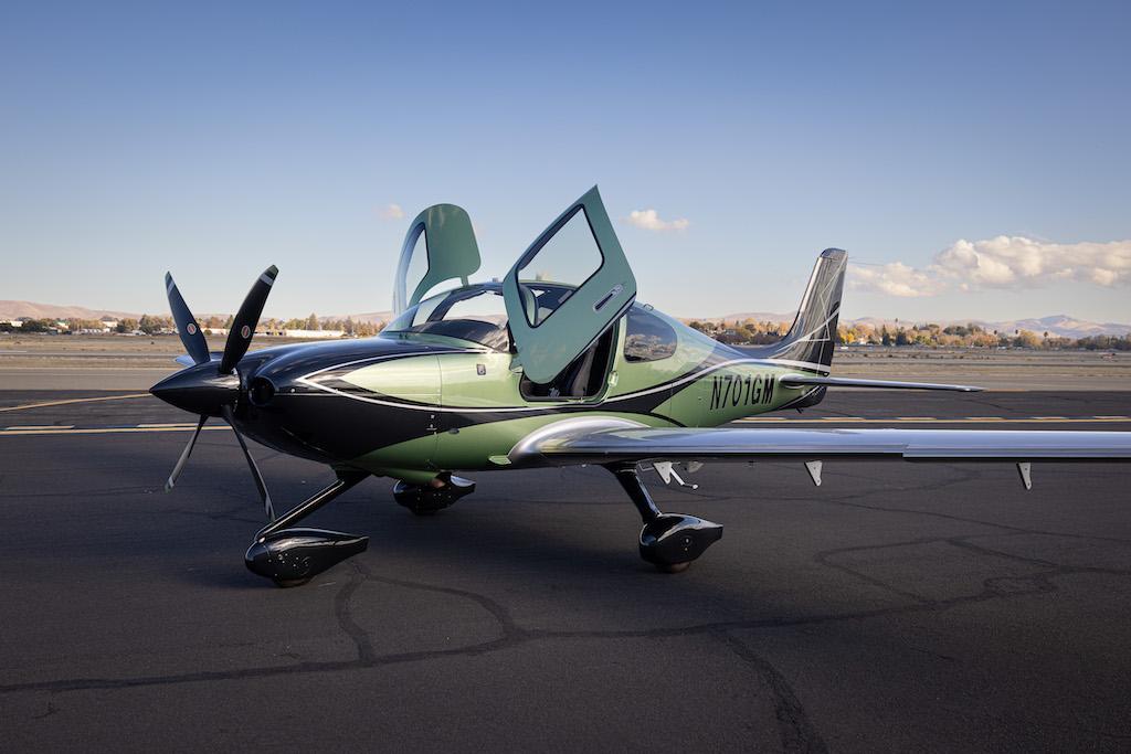 2021 Cirrus SR22T Photo 2