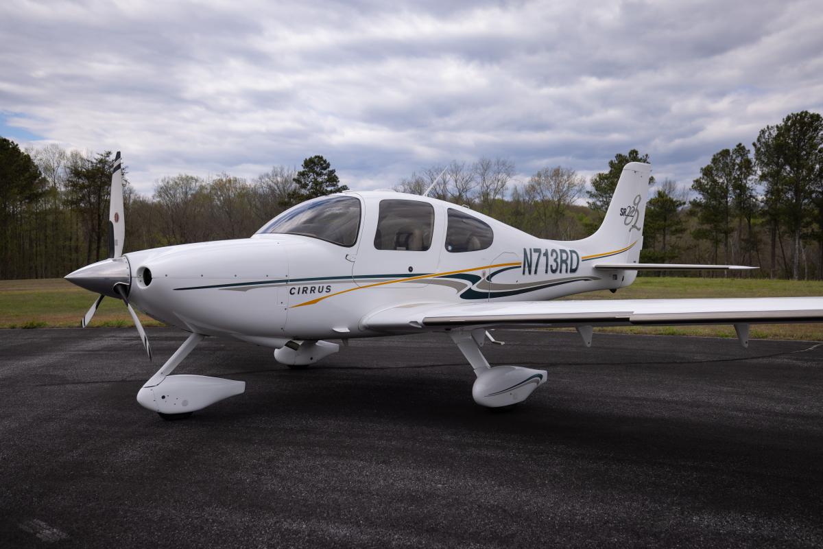 2004 Cirrus SR22 Photo 2