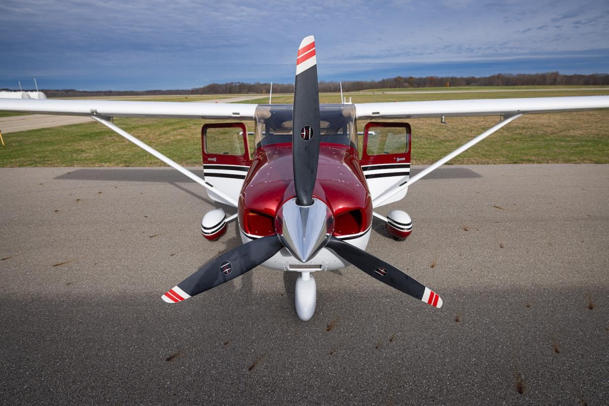 2017 Cessna 182T Skylane Photo 2
