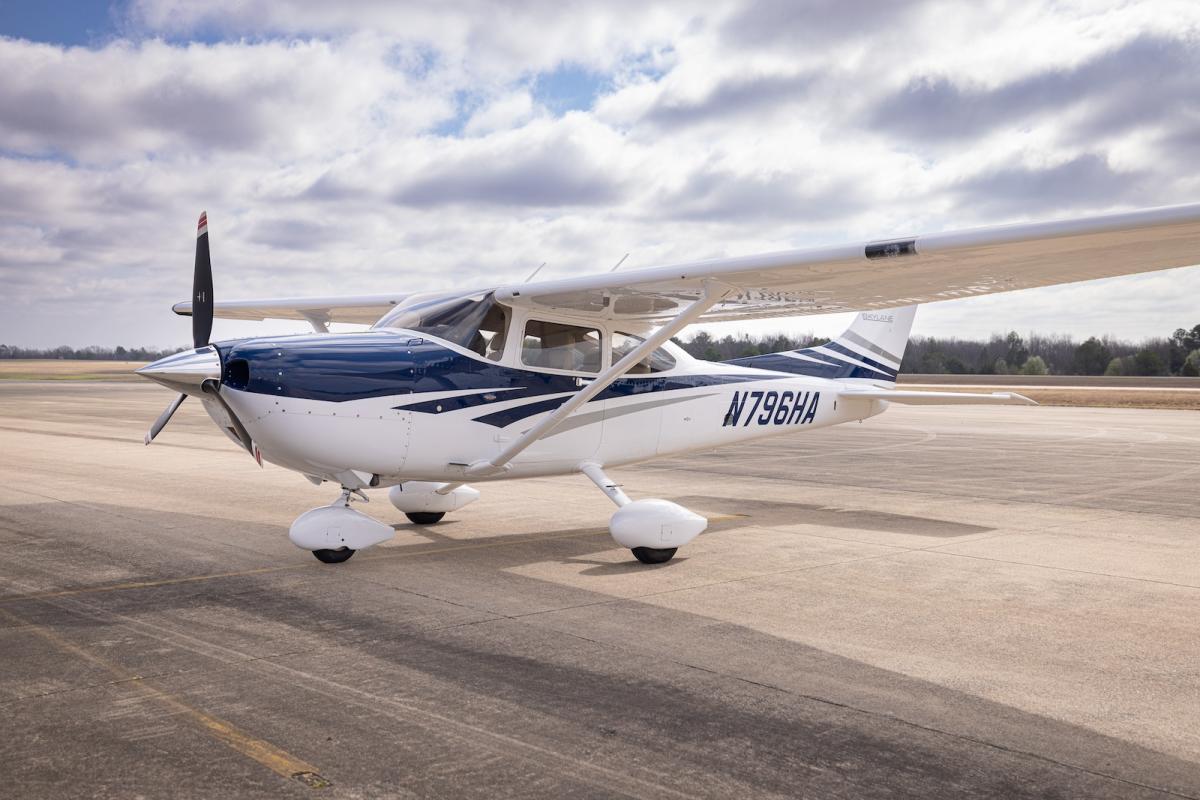 2006 Cessna 182T Skylane Photo 2