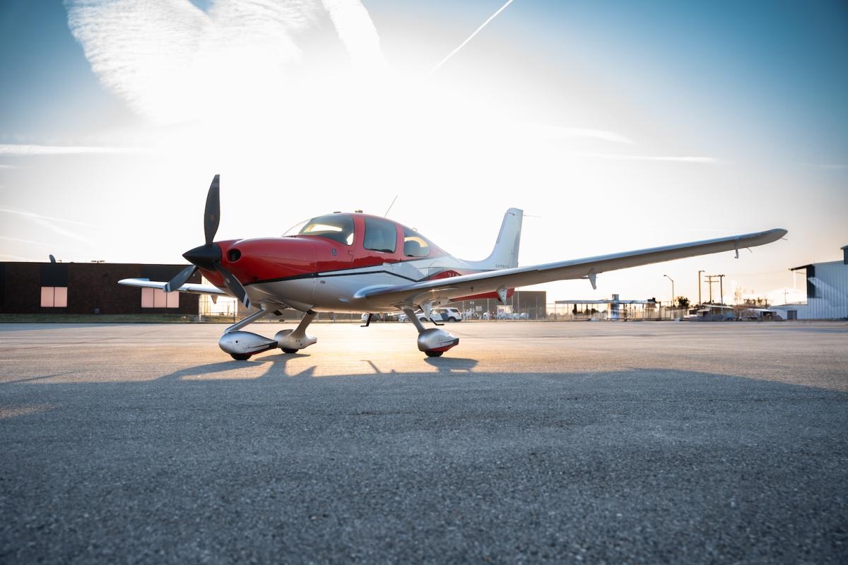 2017 Cirrus SR22T G6 GTS Photo 2