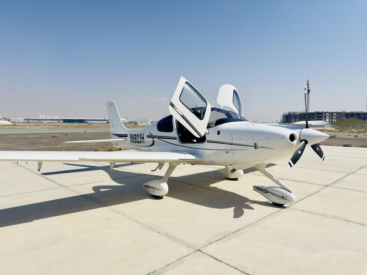 2017 Cirrus SR20 G6 Premium Photo 2