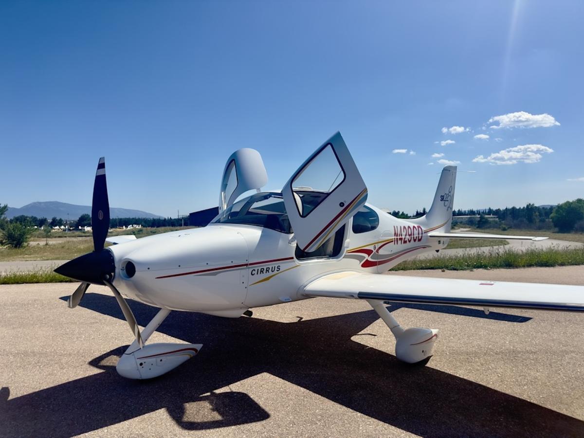 2004 Cirrus SR22 G2 Photo 2