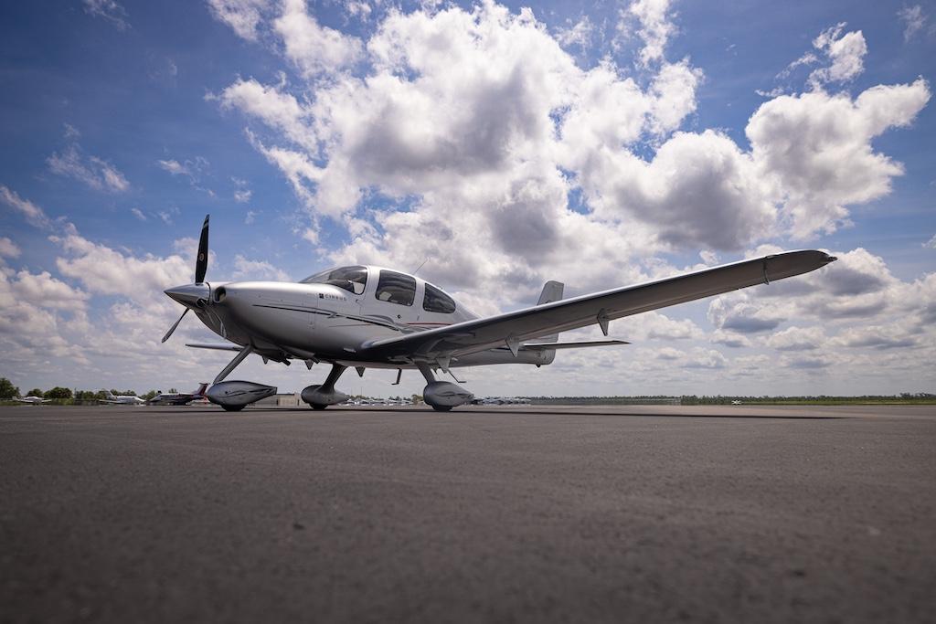 2008 Cirrus SR22 G3 GTS Photo 2