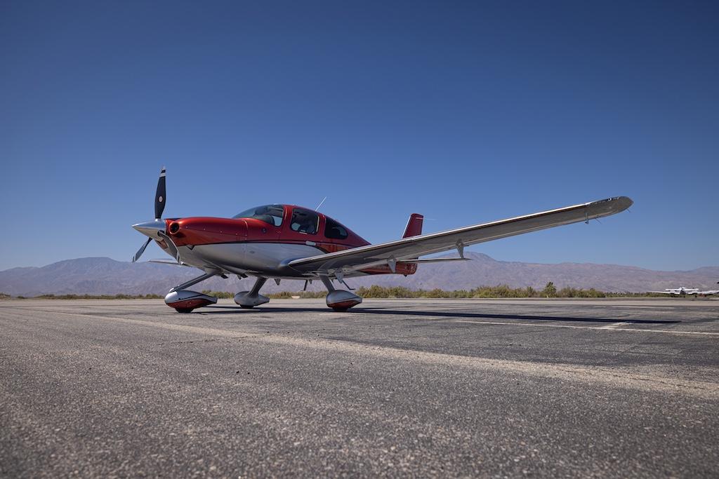 2017 Cirrus SR22T G6 GTS Photo 2