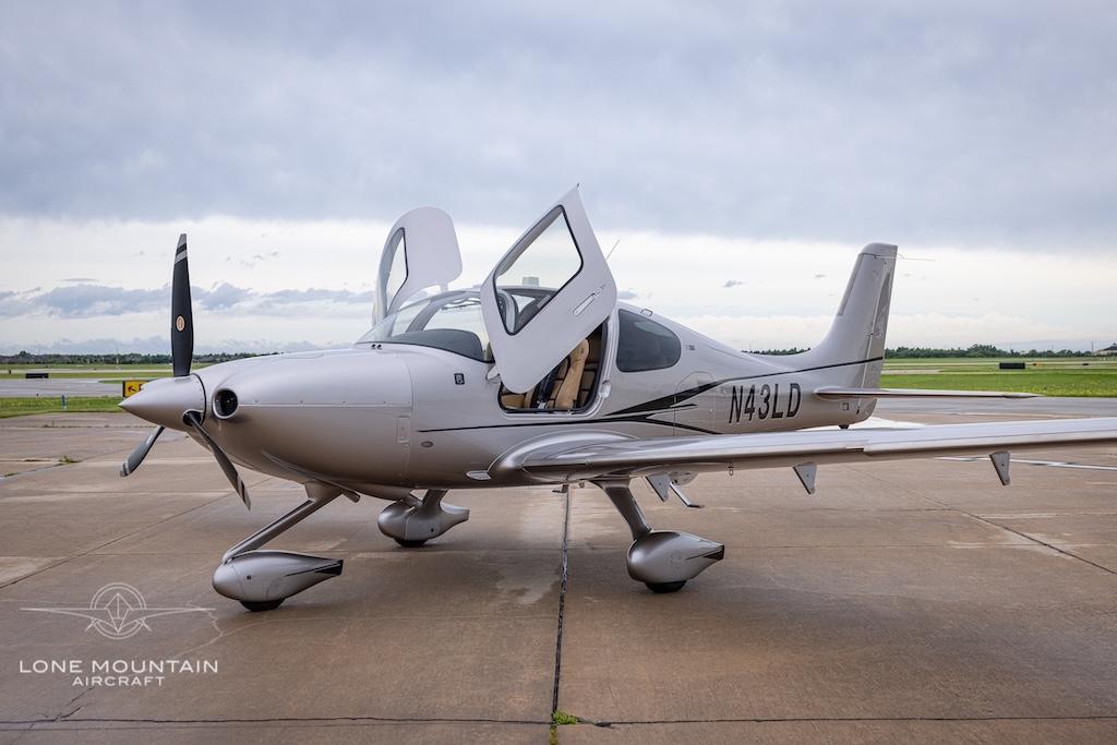 2021 Cirrus SR22 G6 GTS Photo 2