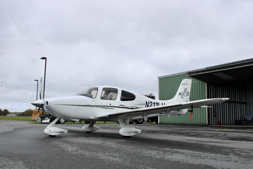 2006 Cirrus SR22 G2 GTS Photo 2