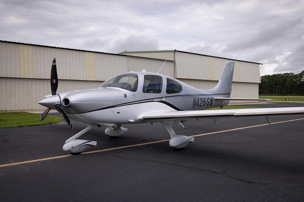 2017 Cirrus SR22 G6 GTS Photo 2