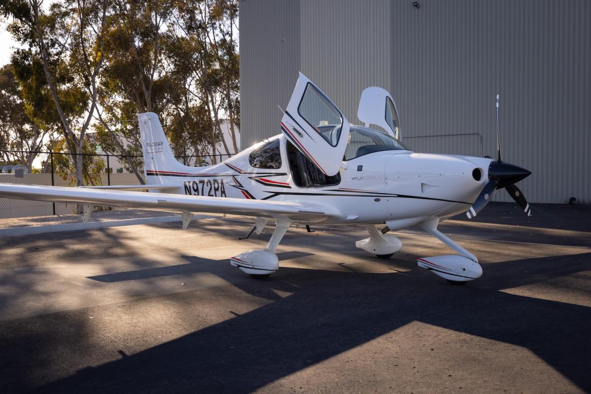 2021 Cirrus SR20 G6 Photo 2