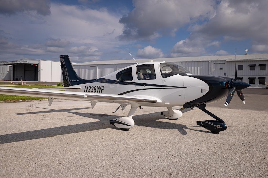 2014 Cirrus SR22 G5 GTS Photo 2