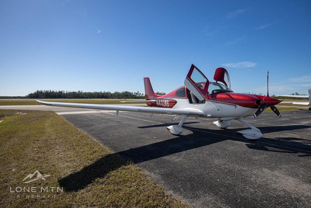 2022 Cirrus SR20 G6 GTS Premium Photo 2