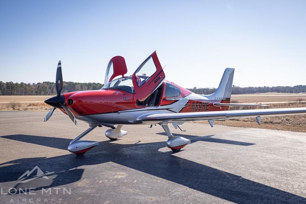 2019 Cirrus SR22T G6 GTS Photo 2