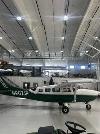 Cessna 207 Photo 6