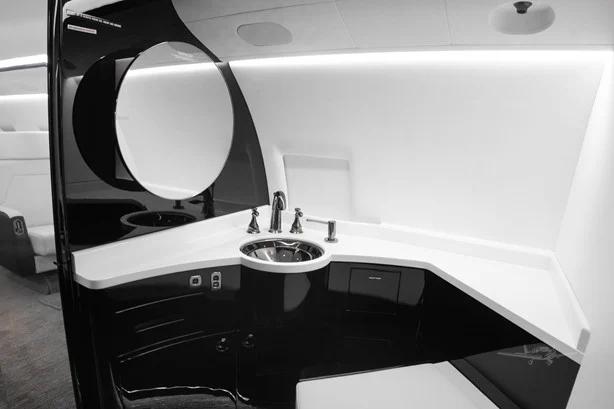 2003 BOMBARDIER CHALLENGER 604 Photo 4