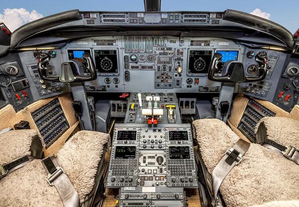 BOMBARDIER CHALLENGER 601-1A Photo 4