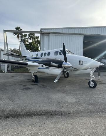 1990 BEECHCRAFT KING AIR C90A Photo 2