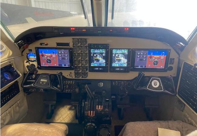 1990 BEECHCRAFT KING AIR C90A Photo 7