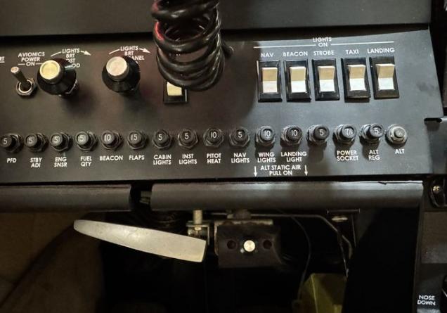 1979 CESSNA 182Q SKYLANE Photo 7