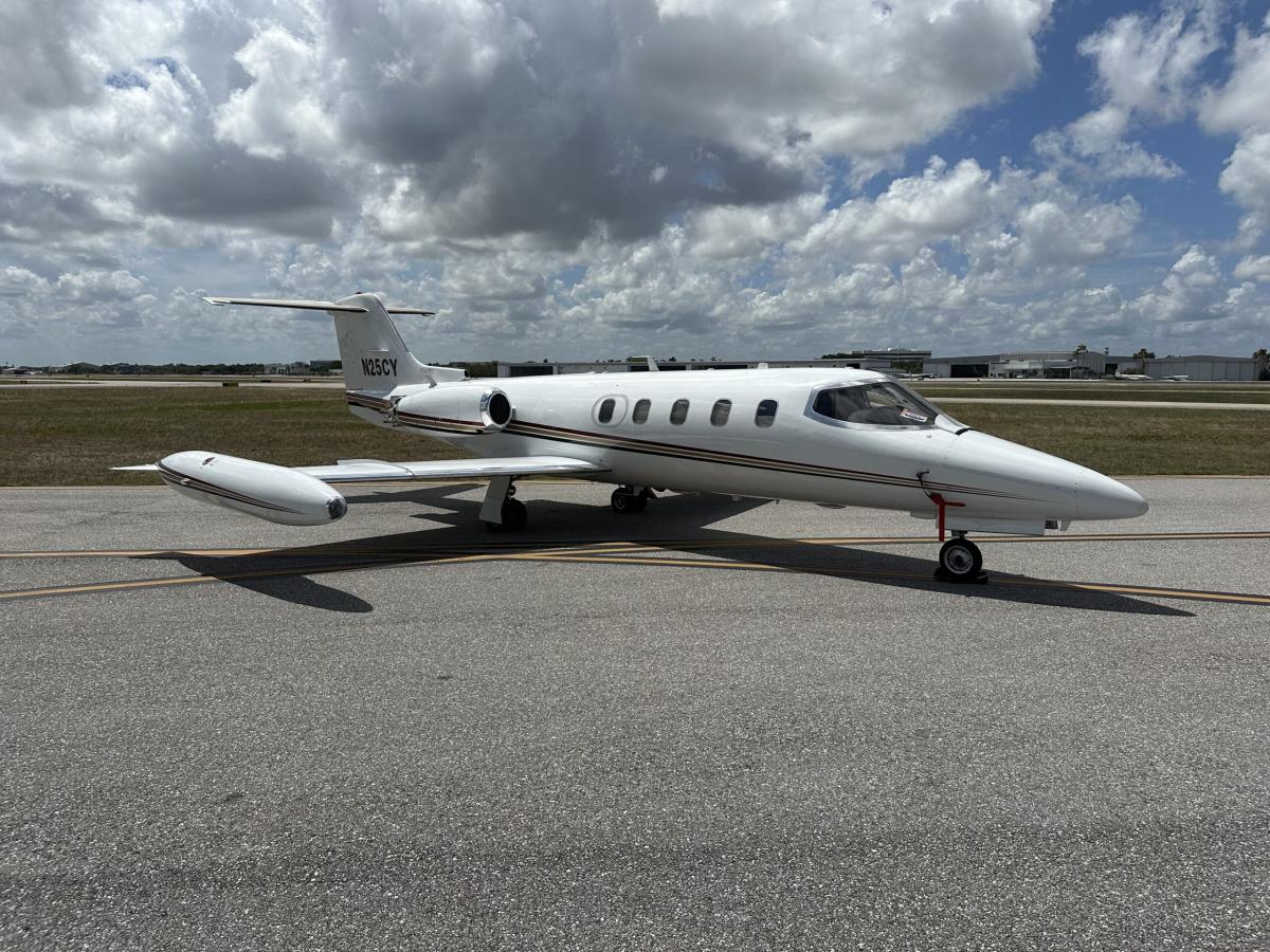 1979 Learjet 25D Photo 2