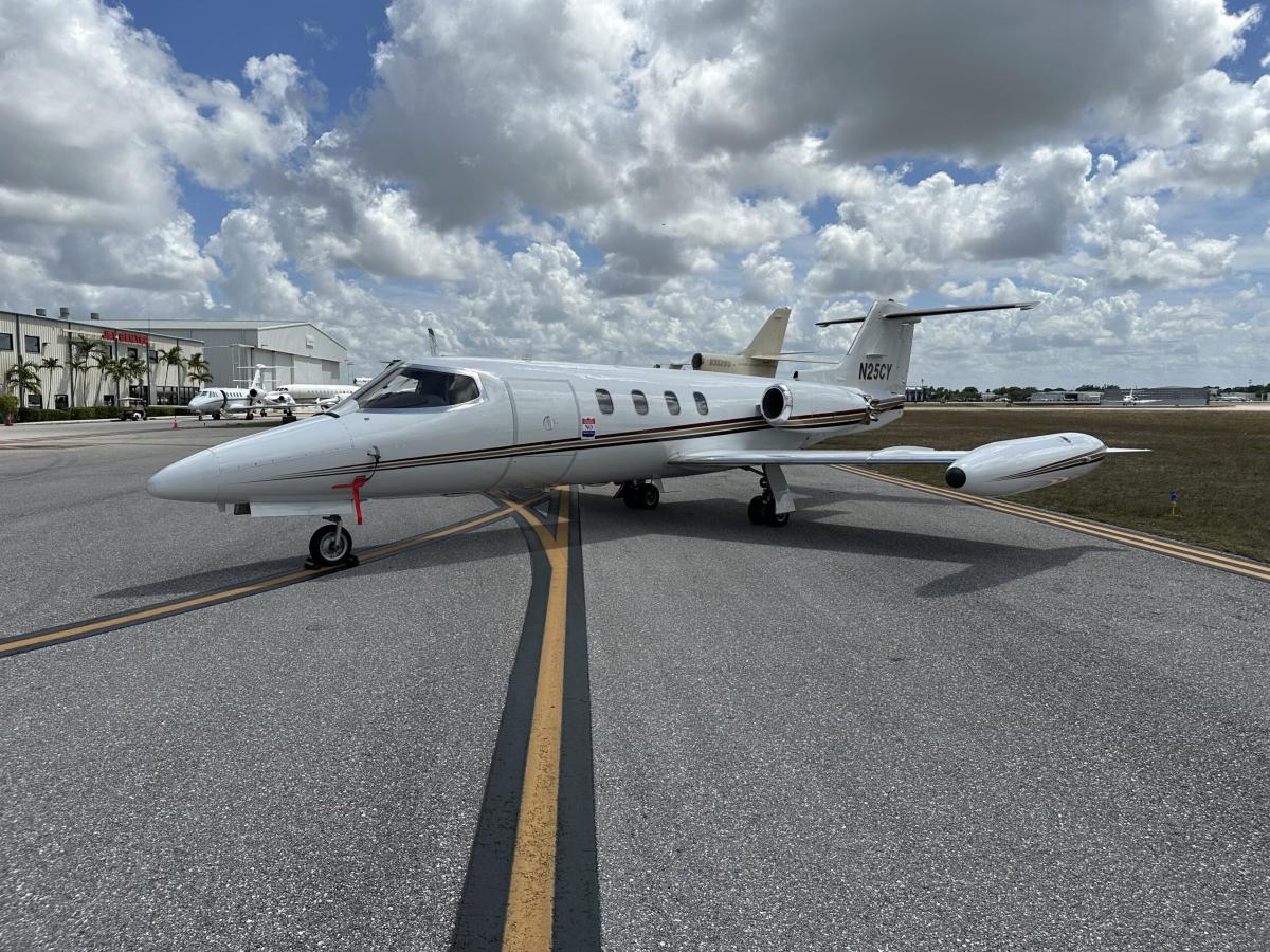 1979 Learjet 25D Photo 3
