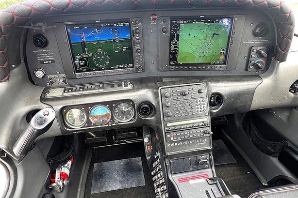 2010 CIRRUS SR20-G3 Photo 3