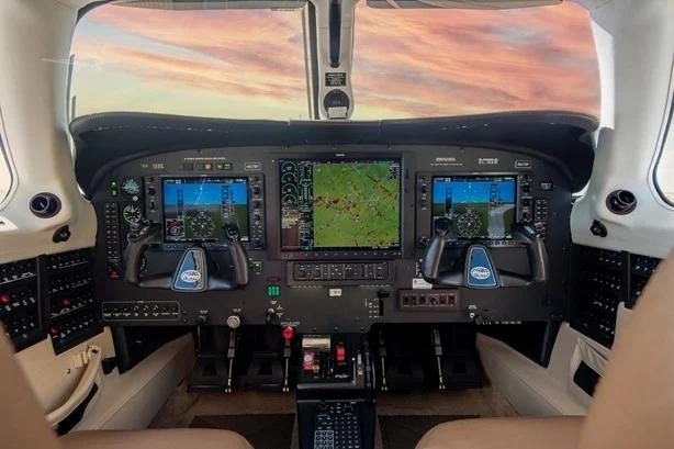 2015 PIPER MERIDIAN Photo 5