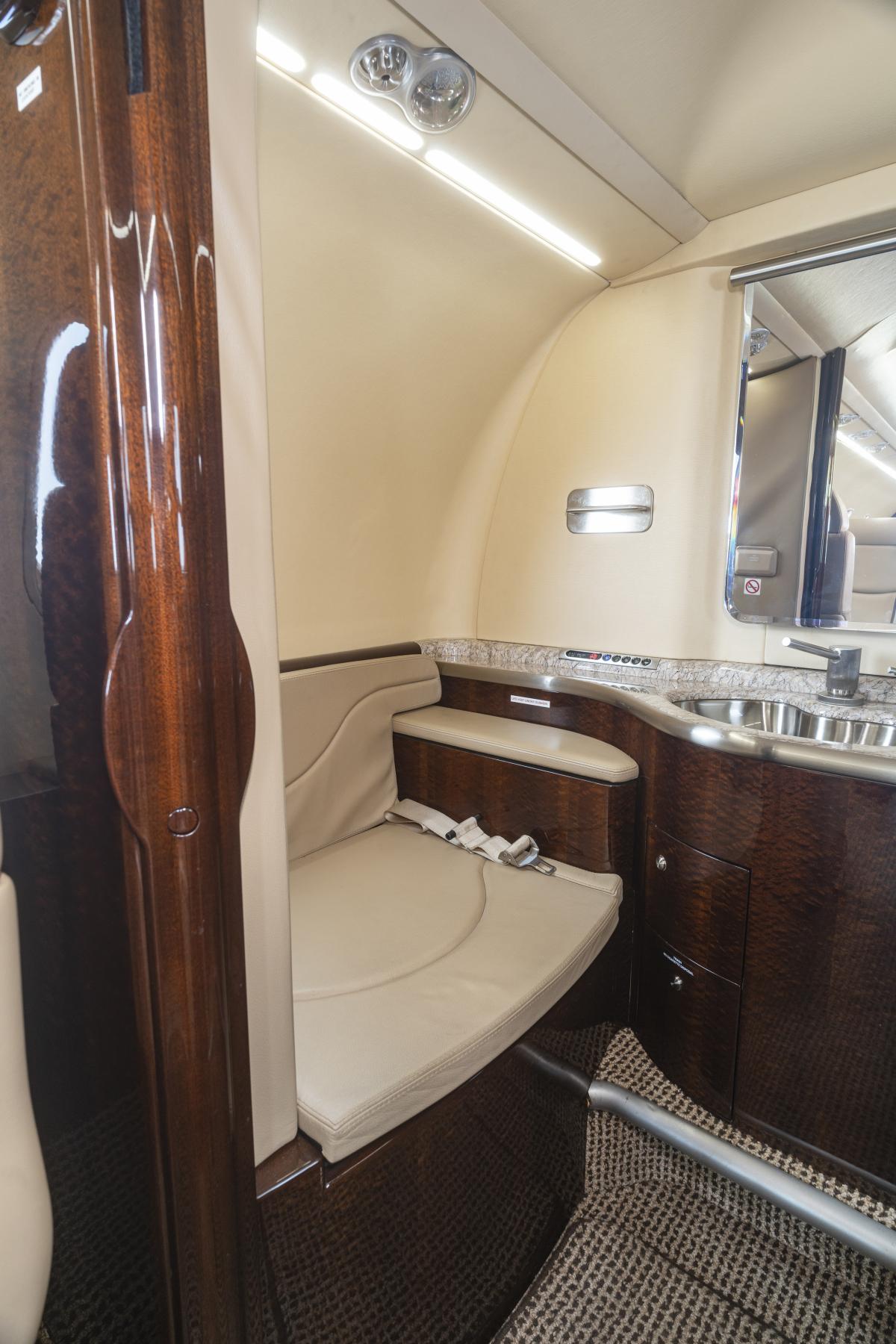 2012 Learjet 45XR Photo 7