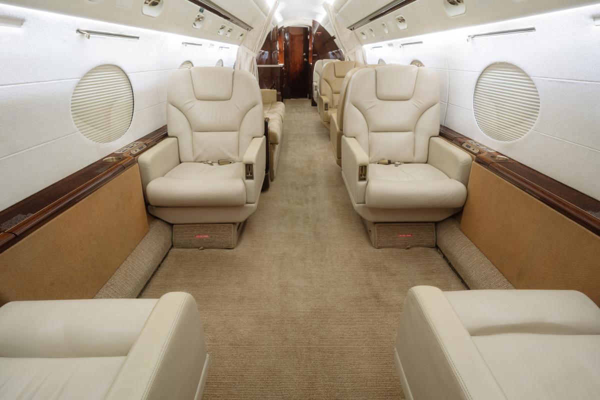 2000 Gulfstream V Photo 3