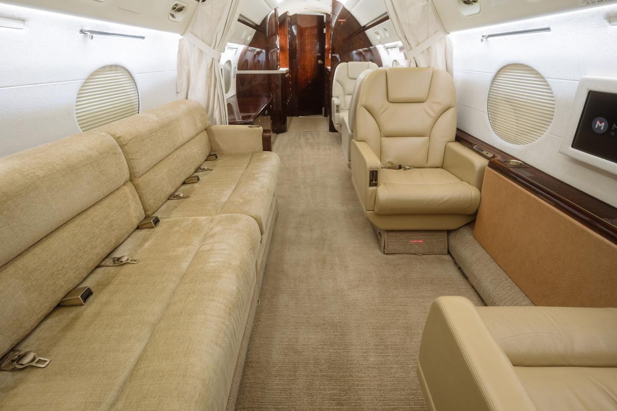 2000 Gulfstream V Photo 4