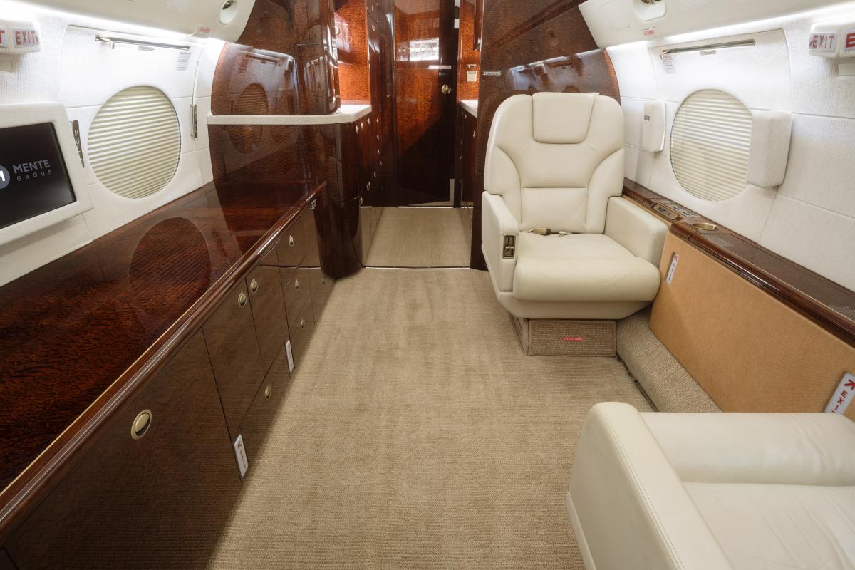 2000 Gulfstream V Photo 5