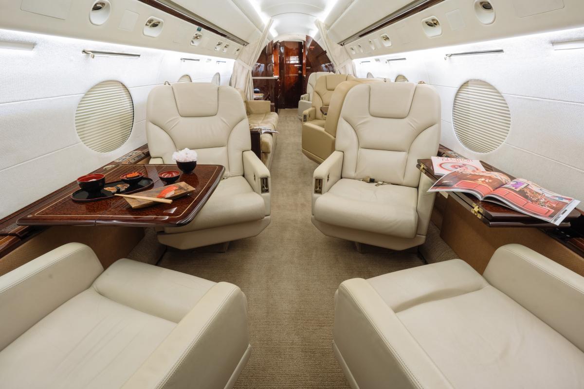2000 Gulfstream V Photo 3