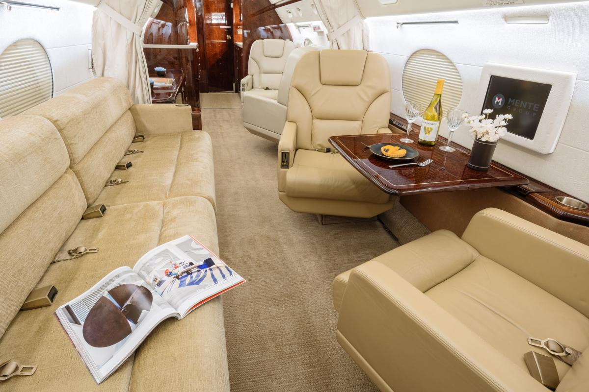 2000 Gulfstream V Photo 4