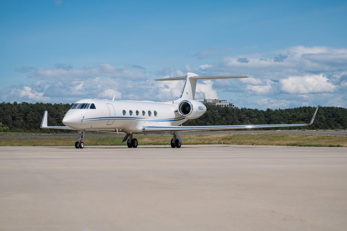 2000 Gulfstream V Photo 2