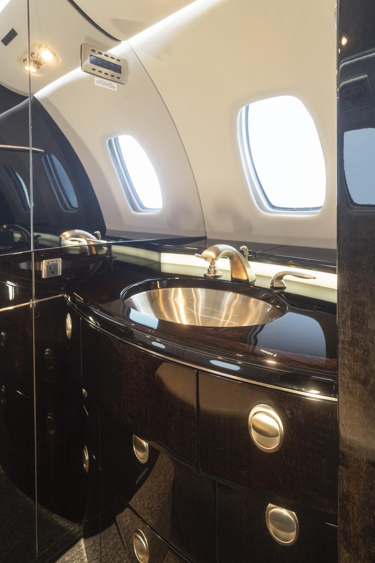 2010 Citation Sovereign Photo 6