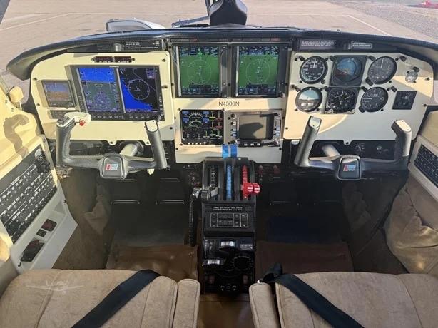 1981 PIPER NAVAJO Photo 3