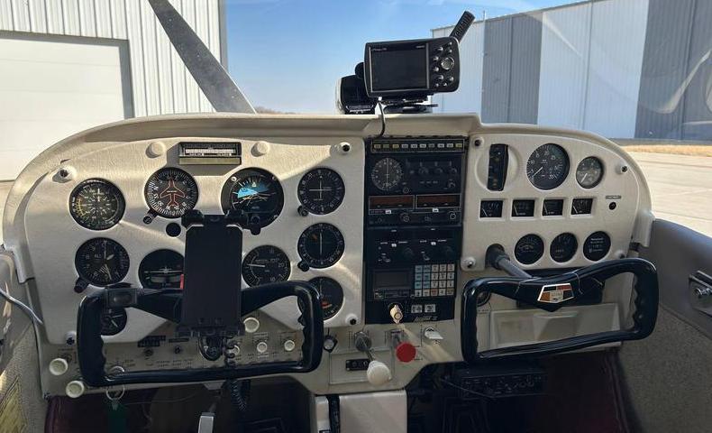 1966 CESSNA 172G Photo 4