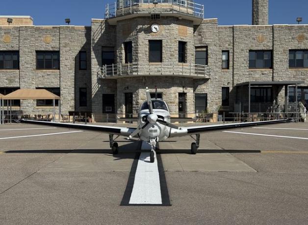 1982 BEECHCRAFT A36 BONANZA Photo 3