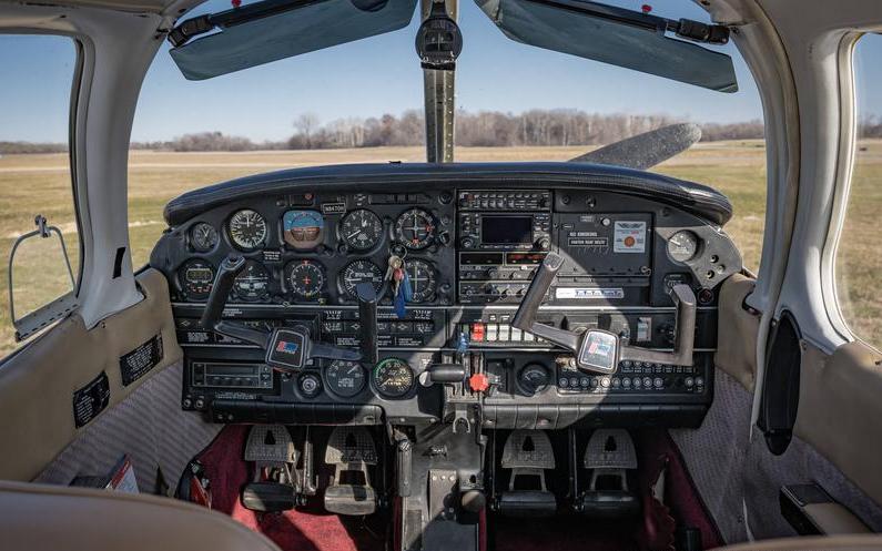 1982 PIPER DAKOTA PA28-236  Photo 5