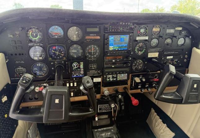 1979 CESSNA 210N Photo 4