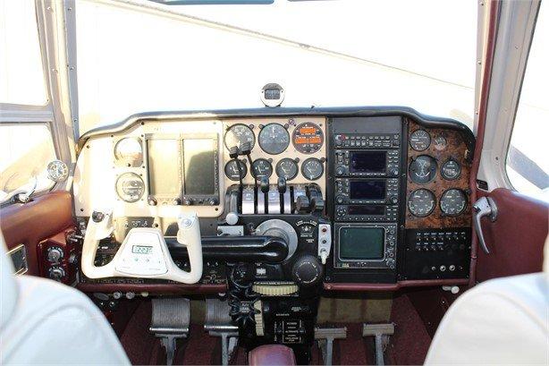 BEECHCRAFT C55 BARON Photo 6