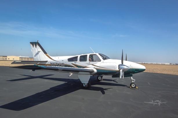 1967 BEECHCRAFT D55 BARON Photo 2