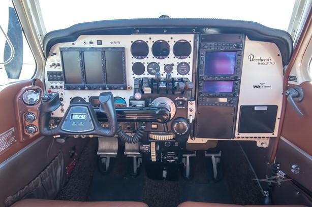 1967 BEECHCRAFT D55 BARON Photo 2