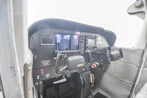 1981 CESSNA 172P SKYHAWK Photo 6