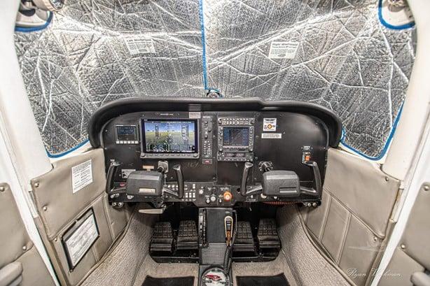 1981 CESSNA 172P SKYHAWK Photo 2