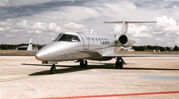 2005 LEARJET 40 Photo 2