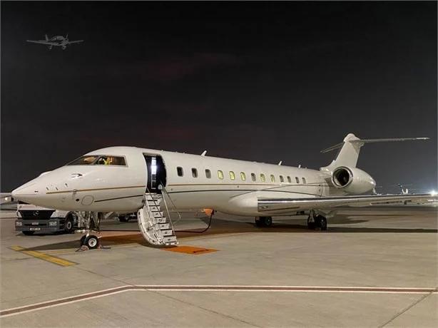 2001 BOMBARDIER GLOBAL EXPRESS Photo 2