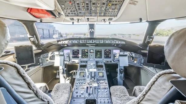 2010 BOMBARDIER GLOBAL EXPRESS XRS Photo 3